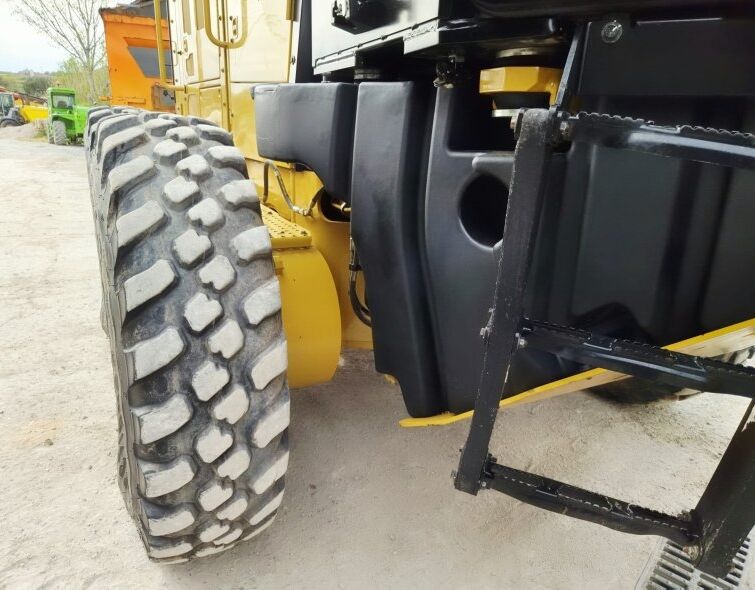 CATERPILLAR  140 AWD ***IMPECABLE***